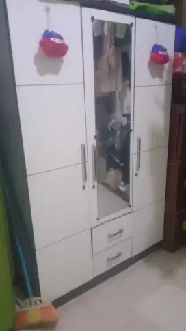 Di Jual lemari pakaian