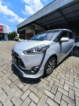Toyota Sienta tipe Q tahun 2017