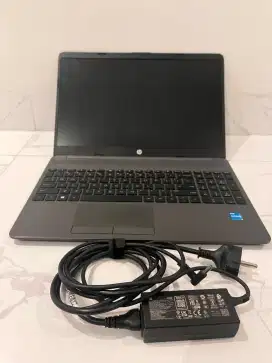 Laptop HP 250 G8 Core i3 1115G4 RAM 8GB SSD 512GB 15.6 Inch No Minus
