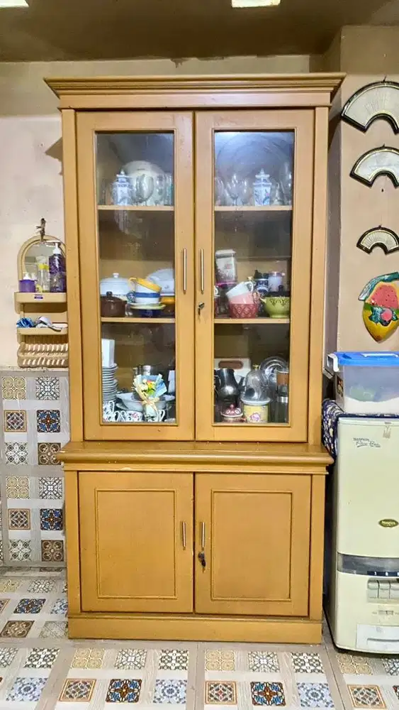 LEMARI DAPUR BAHAN KAYU TEBAL