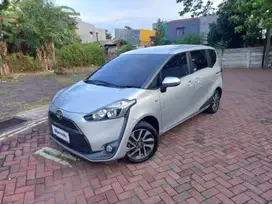 DP MURAH Toyota Sienta 1.5 V Bensin Matic 2017 Silver AW