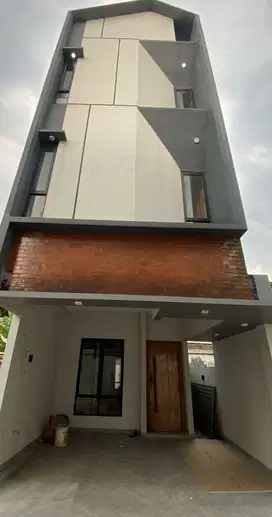 Rumah Cilandak Siap huni 3lantai+rooftop bebas banjir & macet bisa KPR