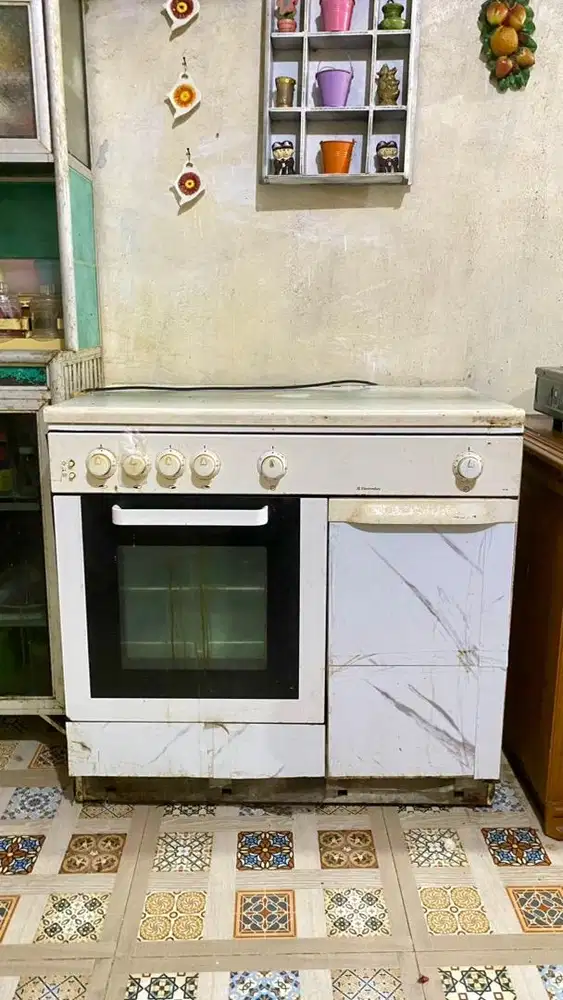 KOMPOR LISTRIK 4 TUNGKU DENGAN GAS