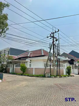 Rumah hoek siap huni di Mulyosari Prima