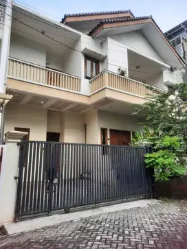 Rumah Bagus 2 Lantai Luas Belakang Mall di Gading Surya, Kelapa Gading