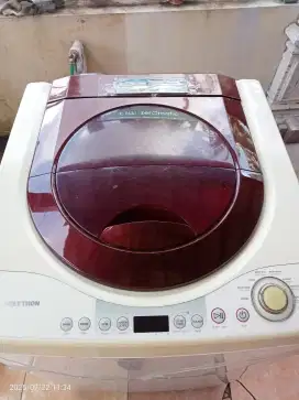 Mesin cuci Polytron 9kg