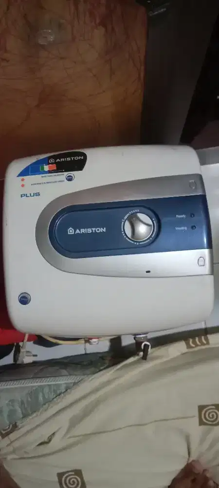 pemanas air listrik Ariston