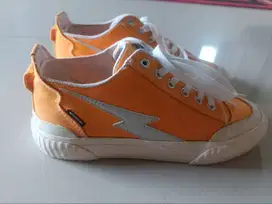 Sepatu homskin zeus 2.0 low yellow