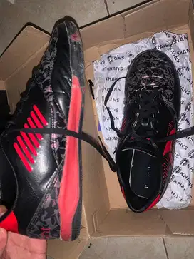 sepatu olahraga futsal
