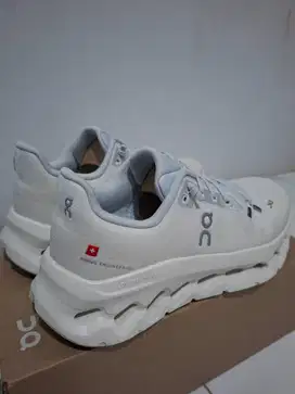 On Cloud Tilt Artic ice Size 38 Original