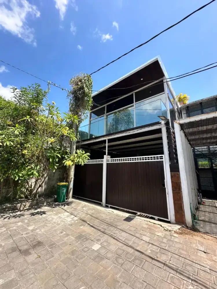 JUAL VILLA MODERN DI JIMBARAN BAWAH DKT KEDONGANAN ,600 MTR KE PANTAI