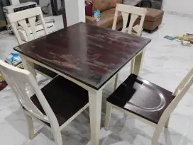 Dijual 1 Set Meja Makan 4 Kursi