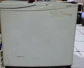 Kulkas 1 pintu mini Toshiba