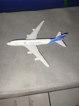 Macam macam Miniatur Pesawat skala 1:300