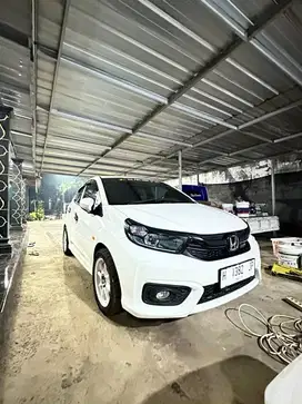 Brio S 2022 MT warna putih