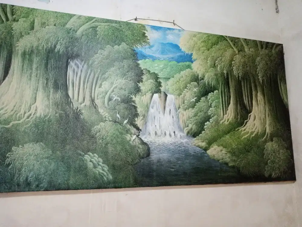 Lukisan di tengah hutan dan air terjun