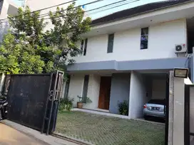 Dijual Rumah Murah, Siap Huni Pool  di Kemang Jaksel