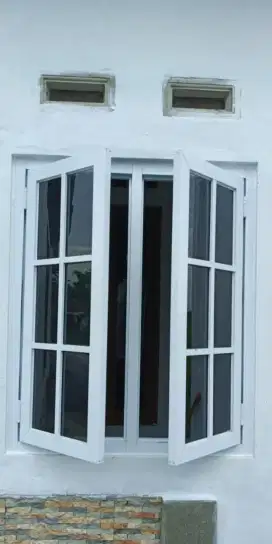 Pintu alumunium kaca