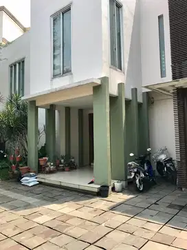 DIJUAL RUMAH TULODONG BAWAH IV – JAKARTA SELATAN