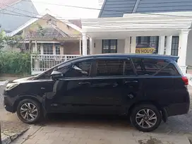 Toyota Kijang Innova Reborn V Luxury 2.0