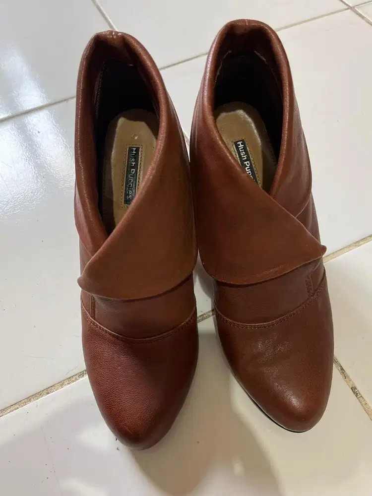 Sepatu hush puppies