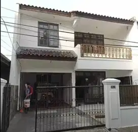 RUMAH SEWA HAJINAWI KEBAYORAN BARU JAKARTA SELATAN