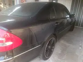 Mercedes-Benz E Class 2005 Bensin