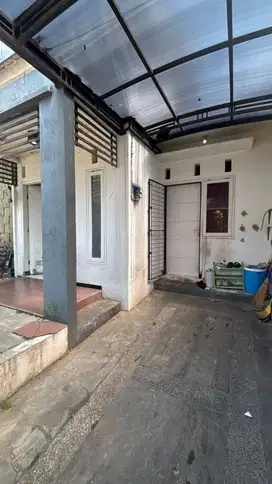 DISEWAKAN RUMAH semi furnished 2 KT dan 1 KM lokasi dekat Suhat&kampus