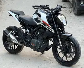KTM DUKE 250 KM 4 rb mulus like new 2020 hitam putih