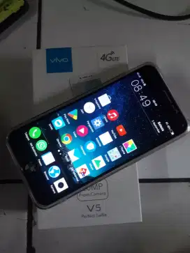 Dijual ViVO V5 Selfie Ram 4GB/32GB lengkap duss.retak halus 3 helai