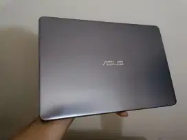 Laptop Asus S406U core i3 gen 7