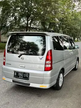Jual mobil Serena hws