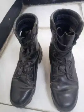 SEPATU PELATIHAN SECURITY
