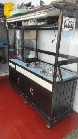 Etalase jualan makanan berkuah