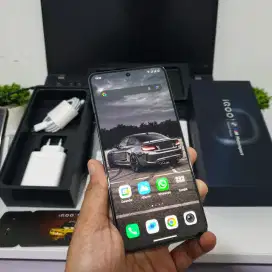 iQOO 13 Snapdragon 8 Elite (12/256)