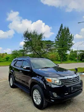 TOYOTA FORTUNER 2012