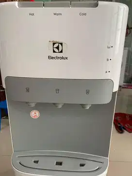 Dispenser electrolux galon bawah
