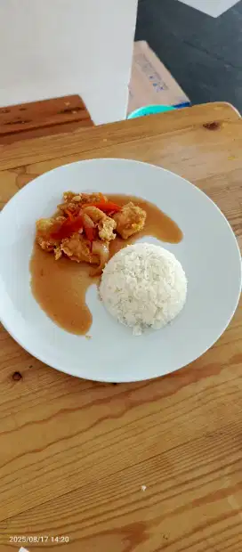 Dibutuhkan juru masak dan helper