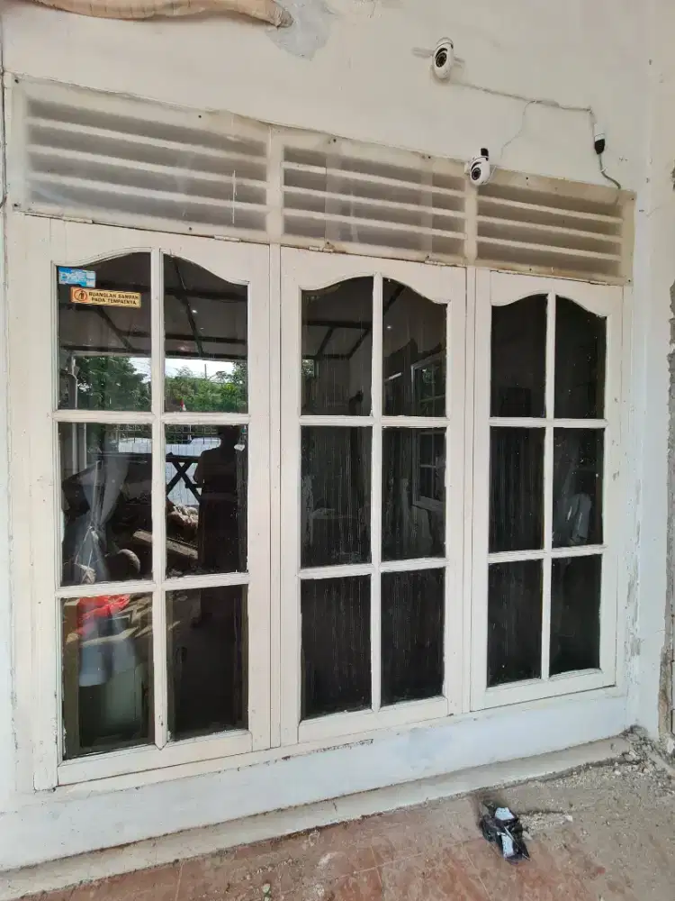 Kusen kayu bekas