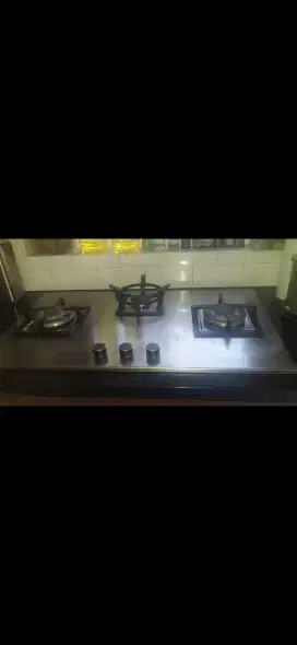 Kompor tanam 3 tungku merk modena