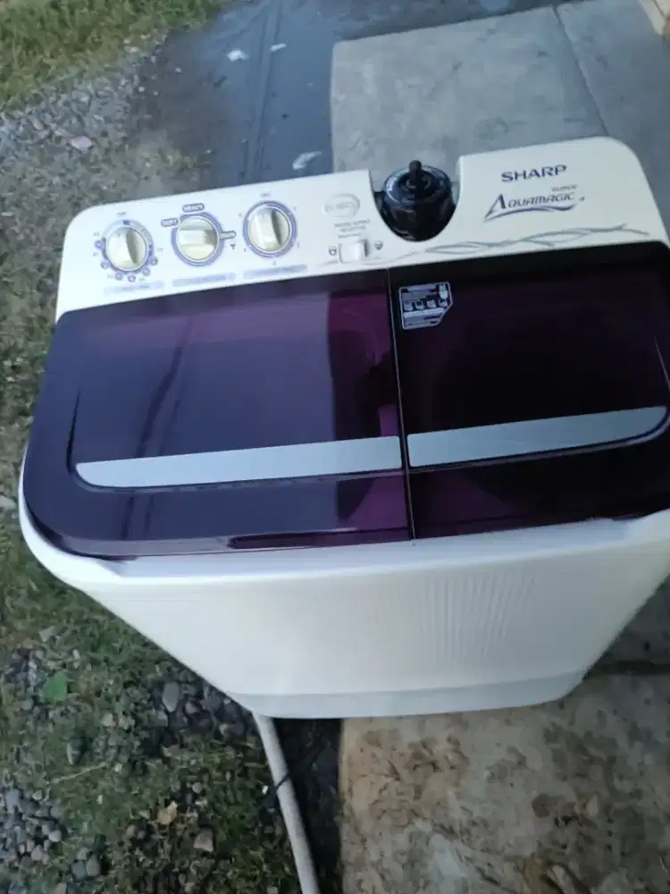 Dijual mesin cuci Sharp 9,5 kg masih muluZzz seperti di foto mesin ori