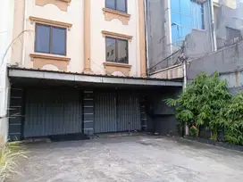 Sewa Ruko Strategis 4 Lantai di Mampang Prapatan Pakai Lift
