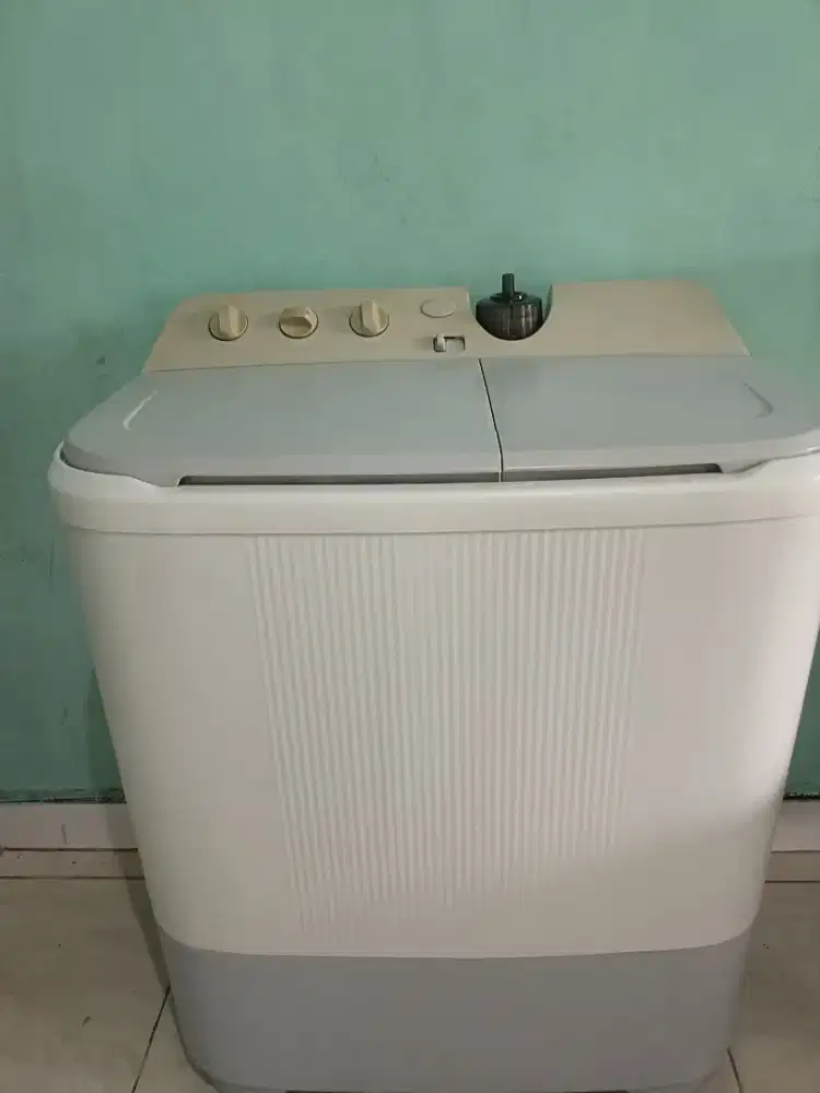 Dijual mesin cuci Sharp 9,5 kg masih muluZzz seperti di foto mesin ori