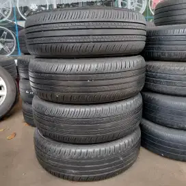 Ban Dunlop enasave ec300 215/60 R17 kondisi 95% tahun 2025 4pcs