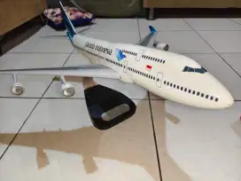 Pajangan Garuda Indonesia B747-400 Skala 1:100 (BEKAS & BISA NEGO)