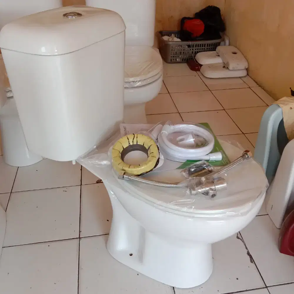 CLOSET DUDUK CHINA TOMBOL FLUSH BERBAGAI MEREK SECOND