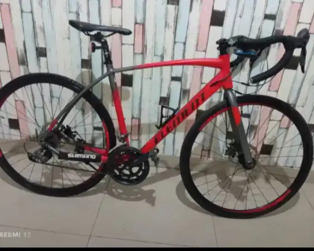 Sepeda Road bike element