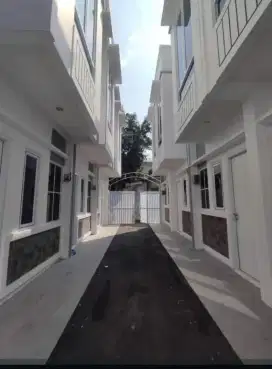 Rumah murah meriah 2 lantai 200 jutaan Matraman Jakarta Timur