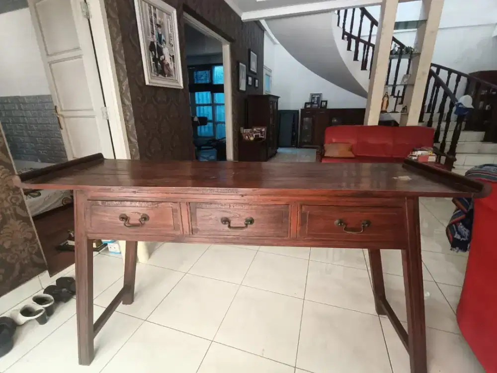 Meja jati kondisi bagus tinggi 75cm,panjang 145 cm