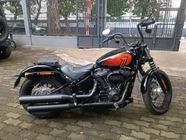 Harley Davidson street bob M8 114